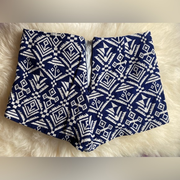 Blue and cream patterned cotton shorts - Picture 4 of 5